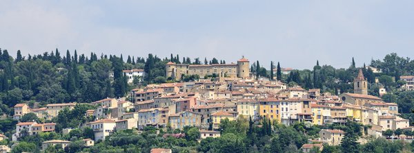 Comment organiser un séjour en Provence avec des cours de photographie de paysages et des randonnées guidées ?
